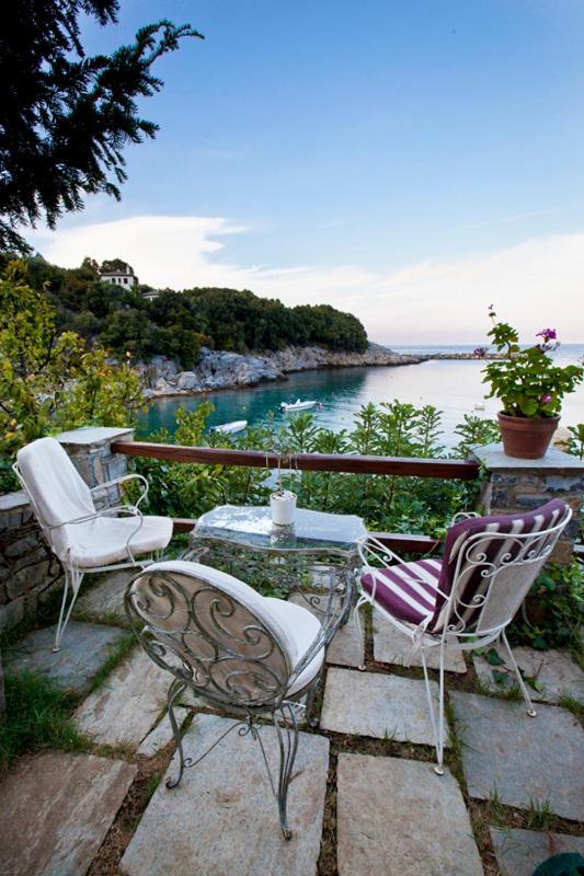 Victoria'S Guesthouse Damouchari Exterior photo