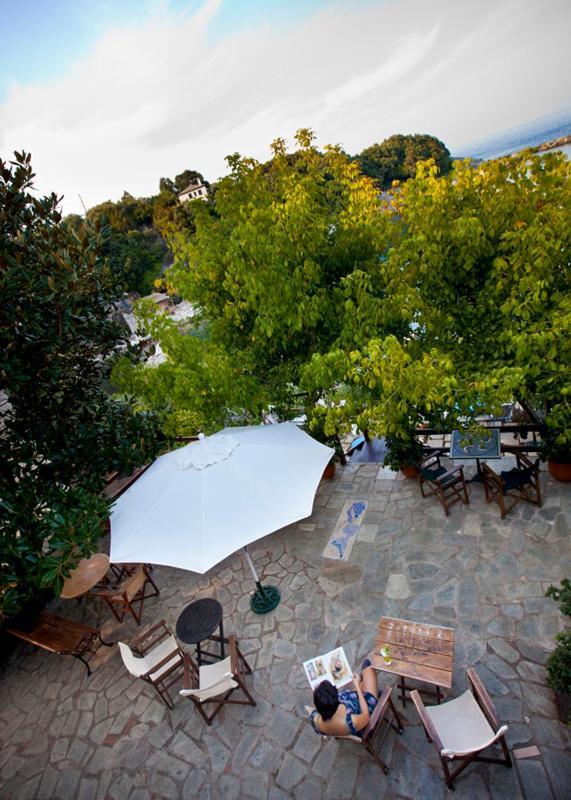 Victoria'S Guesthouse Damouchari Exterior photo